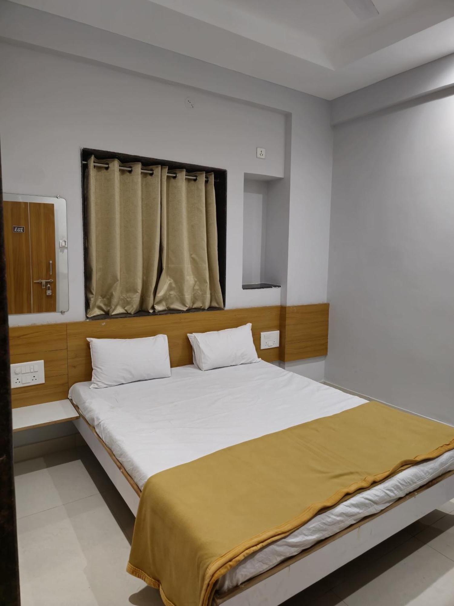 Vivanta Inn Lodge, Solapur Dış mekan fotoğraf